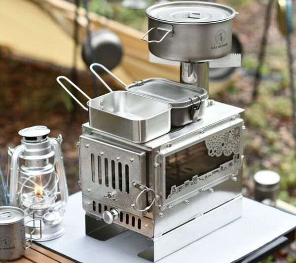 正方形の窓から覗く炎で癒されるキューブ型薪ストーブ新登場！「A.S.F.OUTDOOR」がアウトドア展示会「東京アウトドアショー2024」に出展