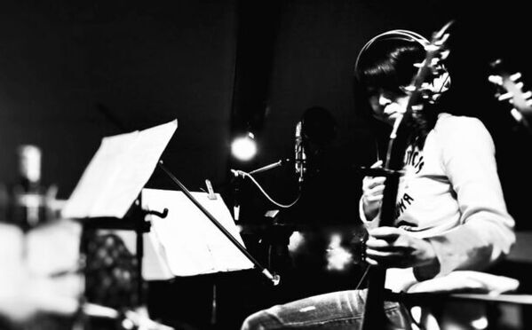 聴く人の心に白い花が満ちて咲く不思議な曲『こころの白い花』アコースティック・バージョンを4月21日に配信開始