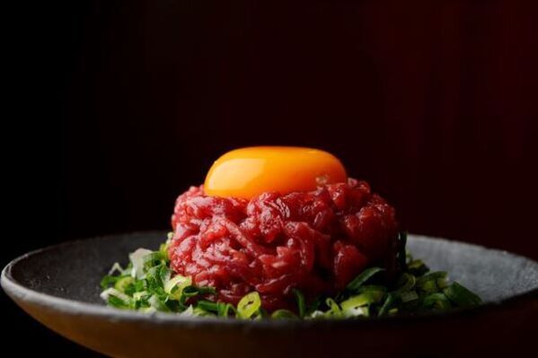 YouTuberヒカルプロデュース企画　「冗談抜きで旨い馬刺し」での協業を発表