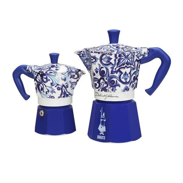 ドルチェ＆ガッバーナ(Dolce&Gabbana)とビアレッティ(Bialetti)が再び手を組み、イタリアン コーヒーの伝統を祝う新しい「ブルーメディテラネオ」コレクションを発表