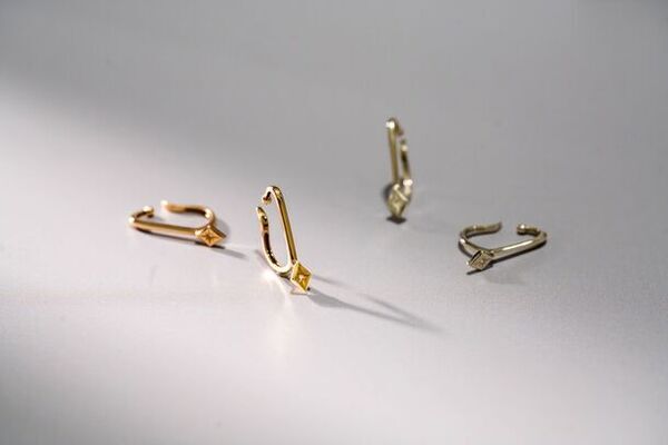 ピアス穴がなくてもピアスが使えるようになるイヤーカフコンバーター「サスティナカフ」新発売！