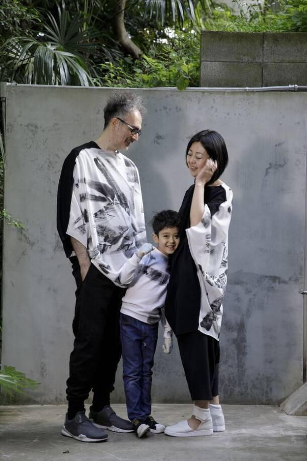 見たり、着たり自由に楽しめる！ギリシャ人アーティストのアート画から作る「着るアート」セミオーダーを5/10より開始