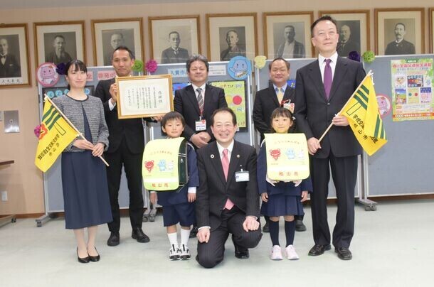 コープ共済連が全国の小学校5,896校の新一年生に“ランドセルカバー”30万枚を寄贈　～自治体、パパ・ママからの声に応え10年連続贈呈～