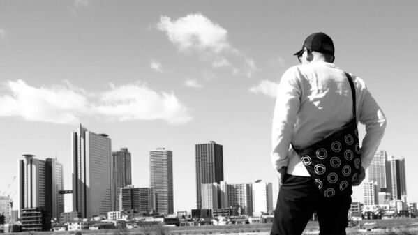 日常の街歩き等を手ぶらで快適に！急な天候の変化でも安心！多機能2WAYコート×バッグ「パッカブル マルチファンクション コート」Makuakeで4/25先行予約販売開始