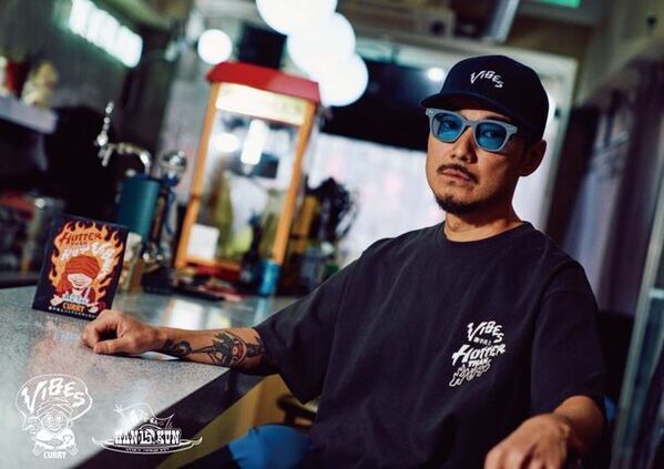 HAN-KUNがメジャーデビュー15周年を記念　第3弾「VIBES CURRY」とコラボレーション企画始動！