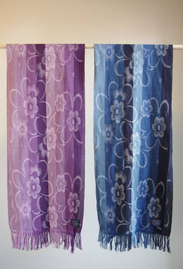 紫外線対策に伝統工芸品を！柔らかな織りで仕上げた久留米絣(かすり)のストールが新たに登場しました。