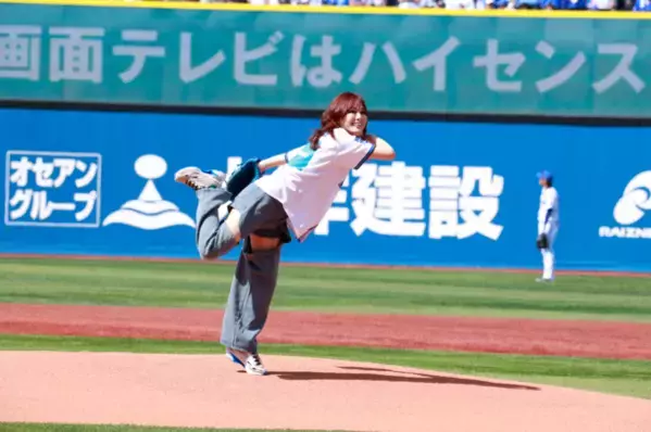 「ハイセンス 大画面テレビ DAY」始球式で相川七瀬が全力投球！　横浜DeNAベイスターズ vs 読売ジャイアンツ・ハイセンス冠試合