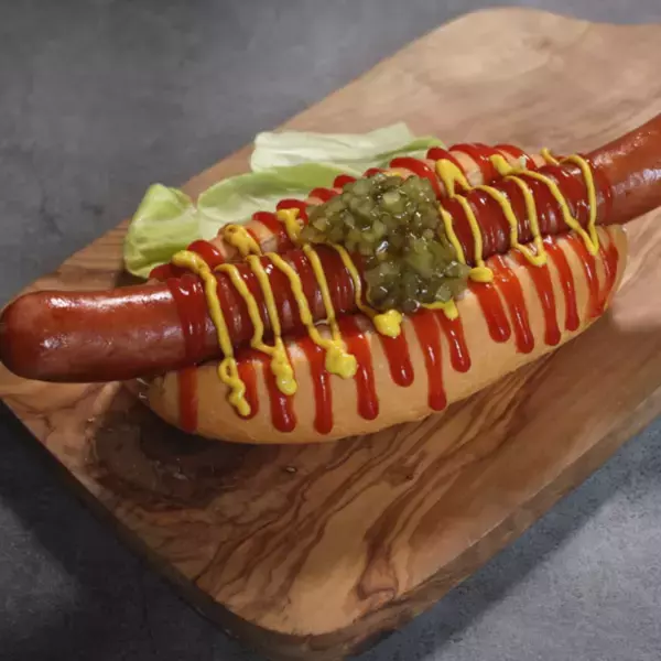 売れすぎて困っています！ママキッチン太宰府のホットドックが、3月に約4,500個販売達成！食べ歩きのメッカ太宰府天満宮参道でバズり中！