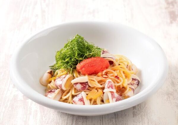 創業50周年を迎えるやまやと「らるきい」のコラボパスタを「めんたいBASE MARK IS 福岡ももち店」で5/1より期間限定発売