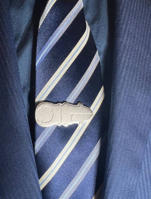 茨城の昆虫専門店「常北ファーム」がオオクワガタモチーフのネクタイピンを数量限定で発売