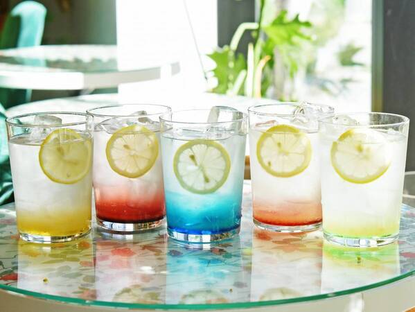 『魔法使いの約束』×FLOWERS BAKE & ICE CREAMコラボカフェを6月17日（月）から期間限定で開催決定！