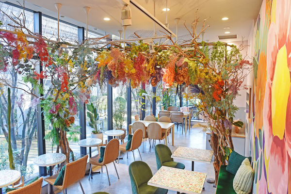 『魔法使いの約束』×FLOWERS BAKE & ICE CREAMコラボカフェを6月17日（月）から期間限定で開催決定！