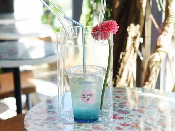 『魔法使いの約束』×FLOWERS BAKE & ICE CREAMコラボカフェを6月17日（月）から期間限定で開催決定！