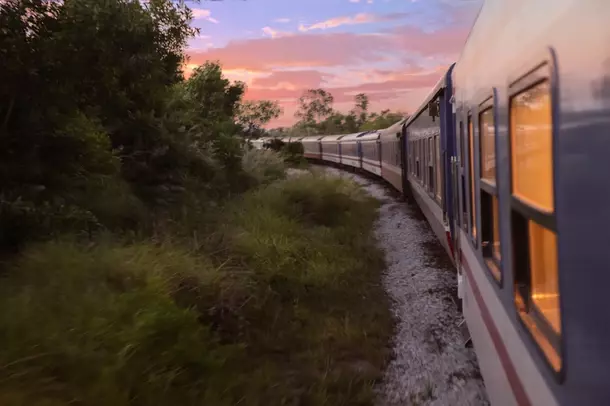 ベトナムでラグジュアリー＆サステナブルな鉄道旅を提供するザ・ヴィエタージ・バイ・アナンタラ　中南部区間に鉄道列車連結型特別仕様客車を新導入　5月15日から運行開始