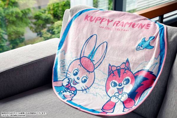 カクダイ製菓のラムネのお菓子「クッピーラムネ」がコトブキヤくじに登場！「おでかけ」をテーマにしたオリジナルポーズのイラストを使用したアイテムも！コトブキヤくじオンラインサイトにて本日5月24日(金)より販売開始！