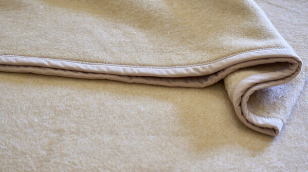 ＜繊維to繊維＞次世代の反毛技術で、いらなくなった繊維製品から作った災害用備蓄毛布が、ふるさと納税に初登場