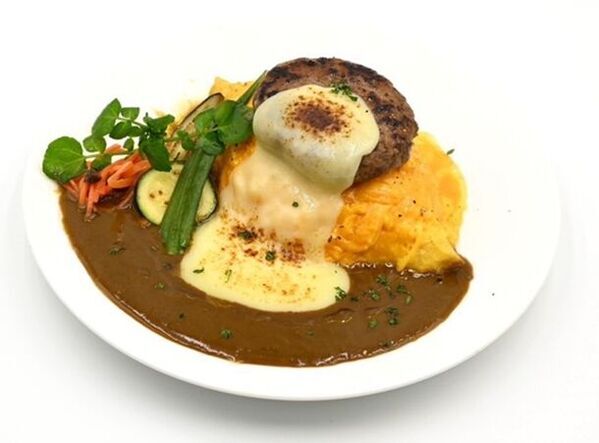 〈期間限定！初夏を彩る新メニュー登場〉旧大雄山線の管理事務所を改装した「大雄山線駅舎カフェ1の1」から期間限定でメロンフェアがスタートします