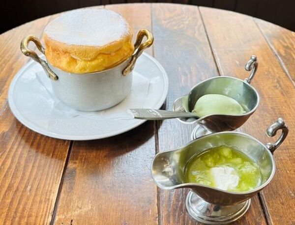 〈期間限定！初夏を彩る新メニュー登場〉旧大雄山線の管理事務所を改装した「大雄山線駅舎カフェ1の1」から期間限定でメロンフェアがスタートします