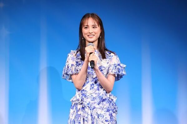 大友花恋さんがスペシャルサポーターに就任しスケートリンクをイメージしたきらびやかな衣装で登場　「ディズニー・オン・アイス “Find Your Gift”」記者発表会開催　自分に欲しい才能(ギフト)は？「動物とコミュニケーションがとれる」