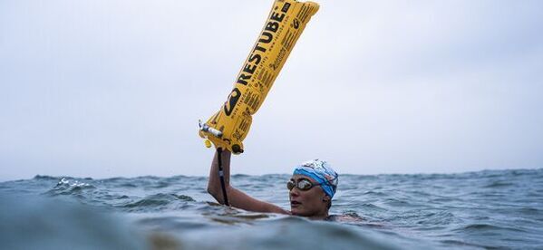 『海や川での水難事故の犠牲者を少しでも減らしたい！』そんな思いから開発された、超小型／軽量の膨張式・緊急浮力体『レスチューブ・ビーチ マリンブルー』の発売開始！