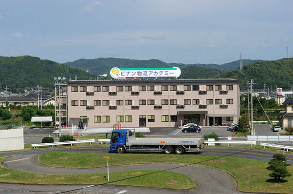 累計6,000人の大型免許取得者実績をもつ「備南自動車学校」、就職斡旋に特化したキャリアアップ支援サイトリニューアルにつき6月14日(金)より体験アンバサダーを募集！～2024年問題トラックドライバー不足解消へ～