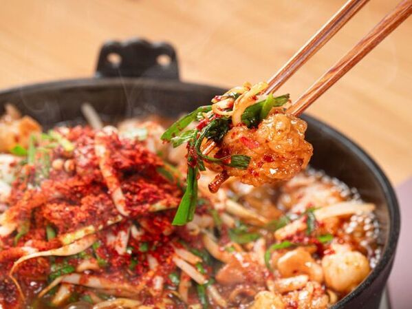 博多もつ鍋やまや　夏に食べる九州のもつ料理「鉄板もつ焼き やまもっちゃん」を6/10(月)より期間限定で提供開始！