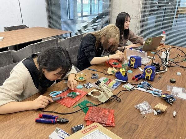 日本人初、女子高校生チームの国際素粒子実験がスイス・ジュネーブにて採択