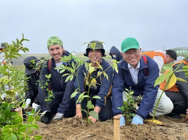大津波から13年、今なお続く復興支援！福島県南相馬市で県外参加300名＋地元参加700名の「植樹祭」を6月9日に実施　～浸水域に津波からいのちを守る防災の森～