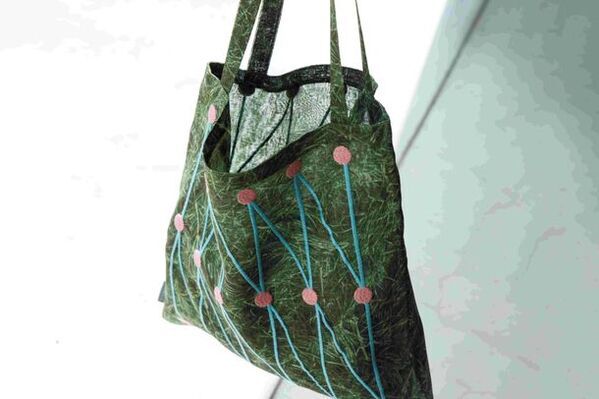 刺繍作家 高知子×カーテン製造・カズマの刺繍テキスタイルブランド「filament」がオンライン予約販売開始