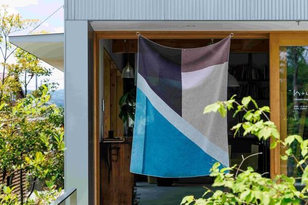 刺繍作家 高知子×カーテン製造・カズマの刺繍テキスタイルブランド「filament」がオンライン予約販売開始