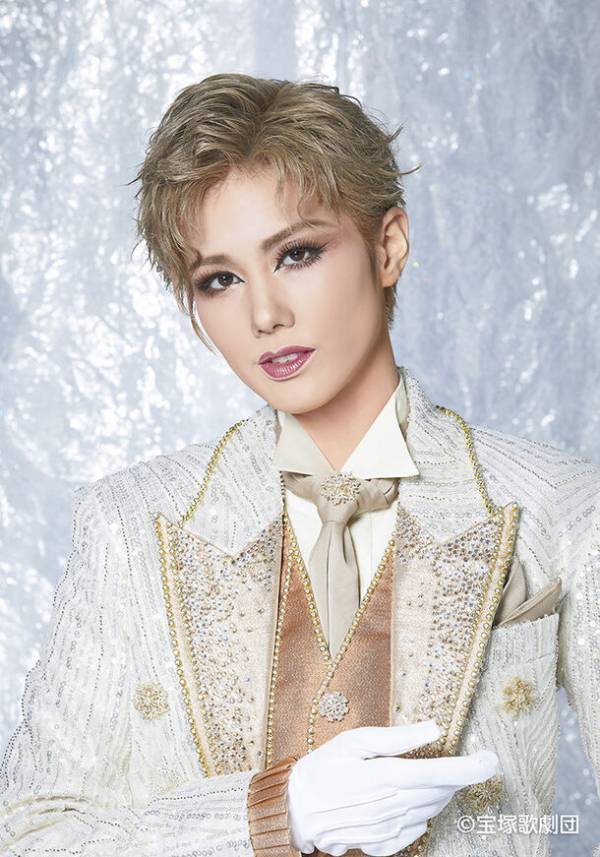 公共料金・税金・通販代金などのお支払いでファミマのアプリを提示すると抽選で「宝塚歌劇貸切公演(宝塚歌劇団雪組トップスター彩風咲奈さん退団公演)」ご招待キャンペーン第2弾を6月11日(火)よりスタート！　～キャンペーンは2024年7月26日(金)まで応募受付中～