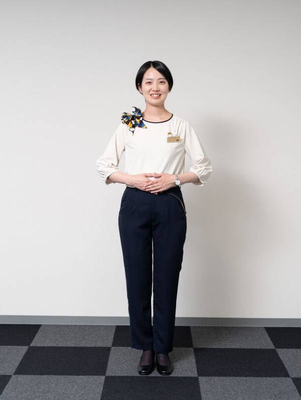 スーパーホテル　女性スタッフのユニフォームをリニューアル