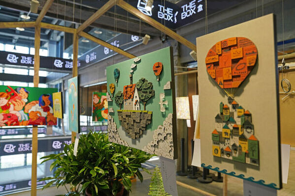 大丸松坂屋百貨店・八犬堂の協力のもとHRD ARTが主催　若手アーティストの登竜門「いい芽ふくら芽」の初の海外展示が盛況のうちに終了！