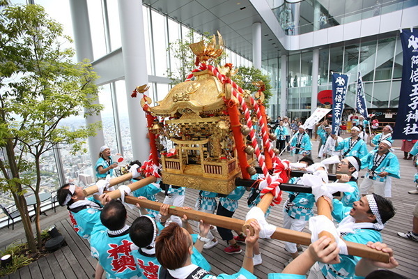 あべのハルカスから大阪・関西を厄祓い＆運気上昇祈願～「阿倍野神輿」と「阪南獅子舞」があべのハルカスを巡幸！～