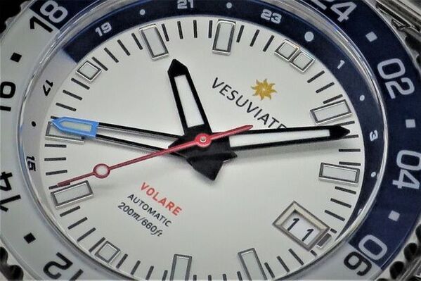 200m防水・耐擦傷性加工のGMTスポーツ腕時計『VESUVIATE VOLARE』Makuakeにて目標達成率291％突破！～7月29日まで先行予約販売を実施～