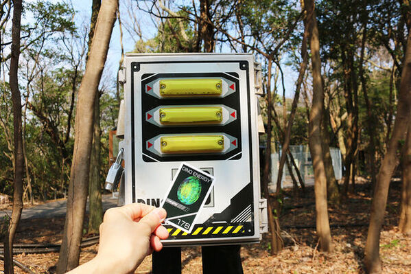 国内最大級の恐竜アトラクション「恐竜の森」にナイトアトラクション「恐竜の森ナイトツアー」登場　2024年7月13日(土)開始