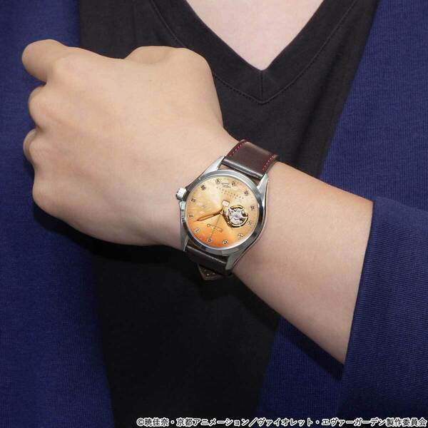 ヴァイオレットが歩んだ物語の中から、二つのストーリーをイメージした『ヴァイオレット・エヴァーガーデン』の機械式腕時計が登場！