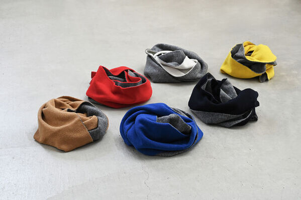 群馬県太田市産ニットブランド「OTA KNIT」、最高級品種の羊毛を使用した持ち運び便利なマフラーを9月に発売　マフラーを巻く革ベルトもセットで販売