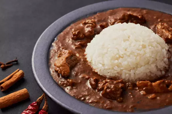 キャニオンスパイスのレトルトカレーを販売する自販機　泉大津パーキングエリアに設置！全9種類の販売を開始