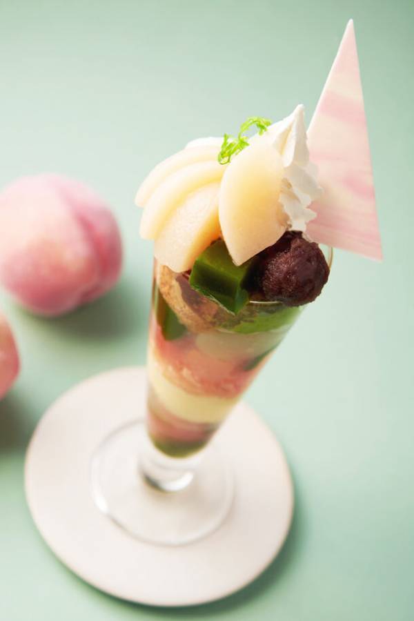 京都・伊藤久右衛門 夏限定「桃の抹茶パフェ」と「宇治抹茶と桃のムース」を7月より提供開始