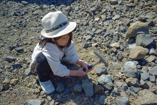 夏休みは1億年前の化石採集を！100％見つかる化石採集体験が開始3ヶ月で来場者数3,000名を達成！熊本・天草の離島“恐竜の島”御所浦にて