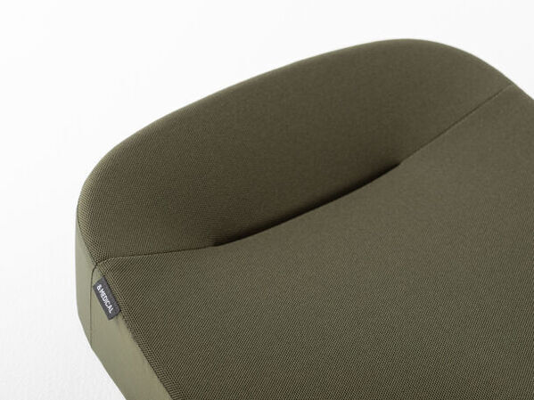 デスクワーカーの姿勢をサポートするソフトクッション「KURA SEAT W」先行予約販売を開始