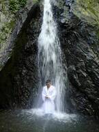 東京都檜原村にある天光寺のパワースポットで滝行体験！SNS投稿で護摩木をプレゼントするキャンペーンを実施