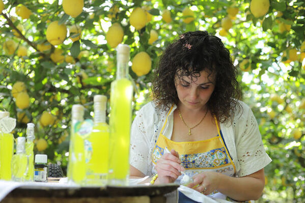 たっぷりの氷にレモンの伝統酒×スパークリングワインで爽やかな夏を！「リモンチェッロ」7月より各地の百貨店にて販売