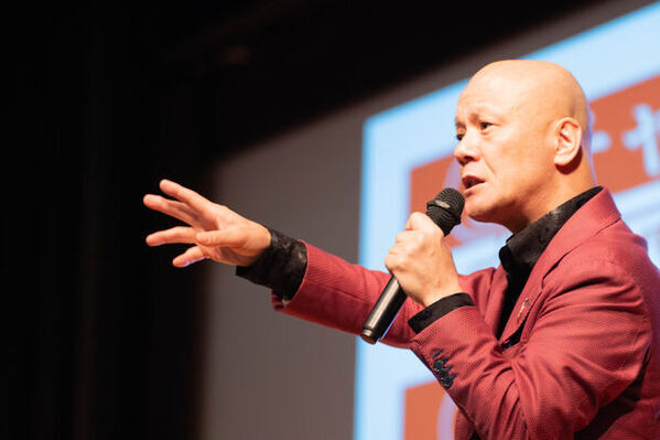 総フォロワー数250万人超のYouTube講演家・鴨頭嘉人氏を迎え「賃上げ値上げインバウンド講演会 in 沖縄」9/20開催