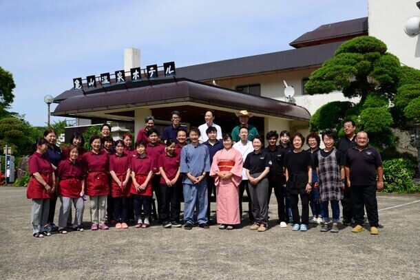 奥房総の温泉旅館「亀山温泉ホテル」がサービス料を導入