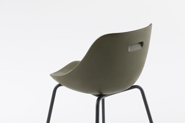 疲れにくく 新しい座り心地　姿勢サポートチェア「KURA CHAIR」新発売