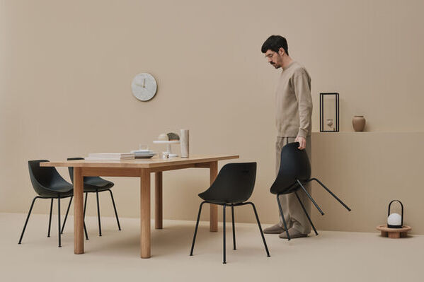 疲れにくく 新しい座り心地　姿勢サポートチェア「KURA CHAIR」新発売