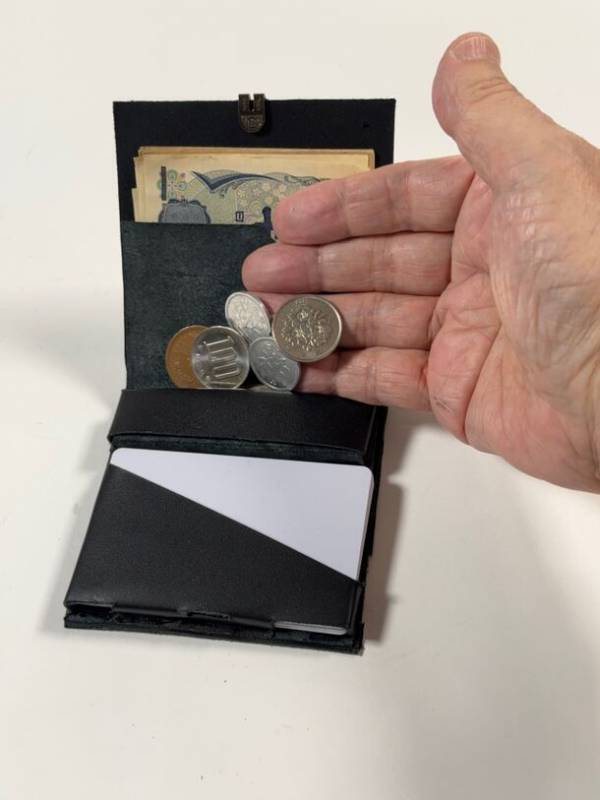 キャッシュレス時代をアシスト！胸ポケットサイズの最少限動作コンパクトウォレット「Tri-La」トライラ、特許を取得