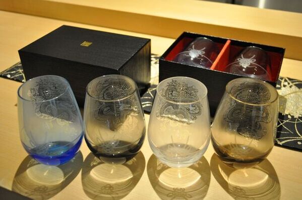 月光工房が手がける「辰年」コラボグラスがMakuakeに登場！グラスに生命を宿す技法で木全靖陛氏の龍モチーフを立体的に表現